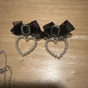 No Boundaries Black and White Heart Pearl Earrings